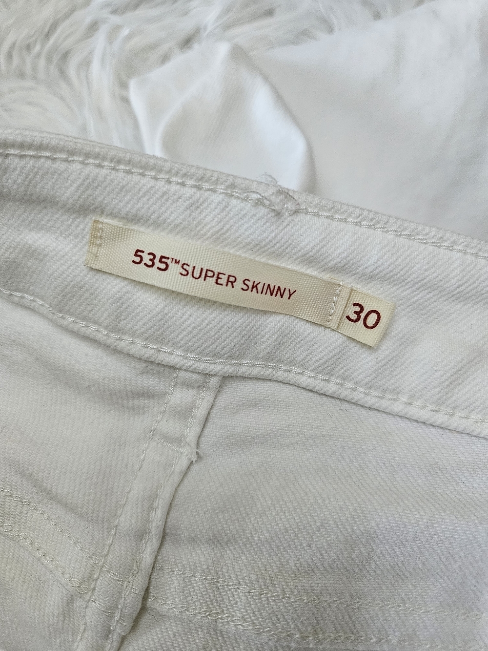 Levi's White Distressed Cropped Ankle Jeans - Picture 2 of 3